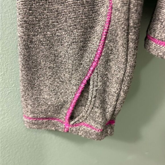 NWOT … NEW BALANCE “Size: M” Athletic Pullover - Picture 3 of 4